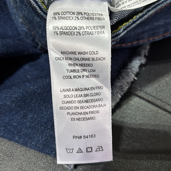 DKNY Jeans Mid Rise,A-line,frayed hem,pockets,stretch sits at natural waist - Picture 8 of 8